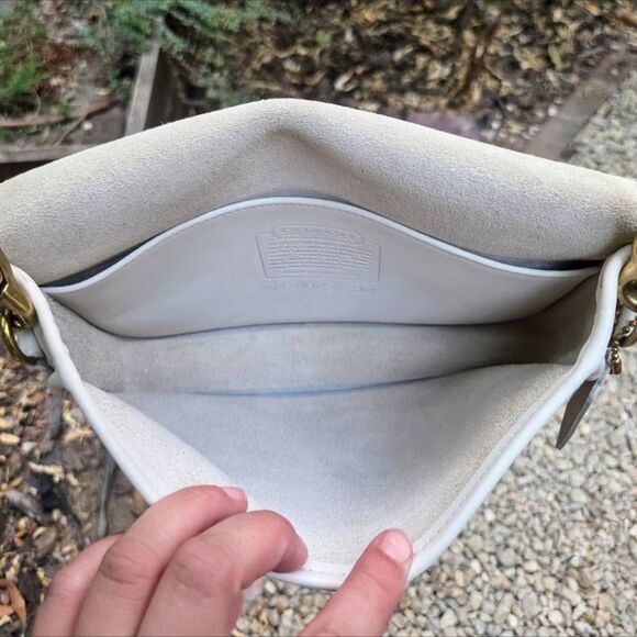 80s Coach Classic Slim Flap Vintage Shoulder Bag in Bone Glove-Tanned Leather - Picture 10 of 12